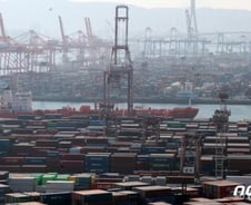 다들 수출만 보는데…경기회복은 수입에서부터[이지경제]