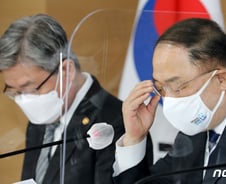 [단독]재난지원금 100만원 더 준다더니…경영위기 업종 선정도 안했다