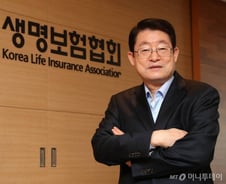 '3선의원'에서 '보험맨'으로 변신, 정희수 누구