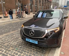 1억짜리 벤츠 전기차 타보니…조용한 고급차, 그 이상이 없네[차알못시승기]