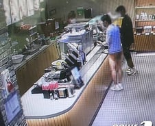 티팬티 입고 커피숍 간 男…"처벌 어렵다" 이유는[팩트체크]