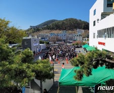 [르포] 불어나는 거제 조선소 확진자, 커지는 두려움…"떠날까 고민"