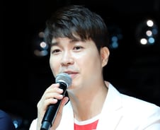 [단독] '동치미' PD "박수홍, 힘든 내색 않고 녹화…가족 고백 제작진도 놀라"(인터뷰)