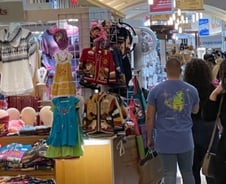 [르포]나이키 대기만 1시간…'1400달러' 받아들고 쇼핑몰 몰려갔다