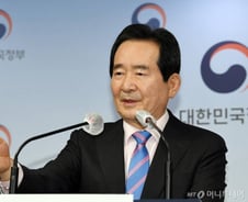 어대낙·어대명 뚫고 세균맨?...정세균, 이란 찍고 대선 등판