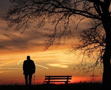 아파트 3채에 돈 없다는 80대…미움 받지 않고 나이 드는 비결 [줄리아 투자노트]