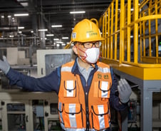 "인력은 3분의1, 생산은 3배" '세계 최고' 노리는 포스코케미칼 양극재 공장 가보니