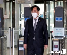 장관 '고속승진'에 딜레마 빠진 해수부 차관 인사