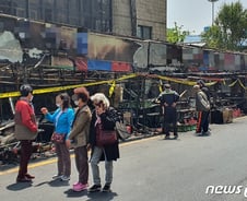 [르포]새까맣게 타들어간 부산역 포장마차…"30년 인생 다 바쳤는데"