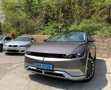 아이오닉5에서 부장님 몰래 축구 게임했다[차알못시승기]