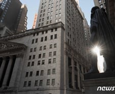 [뉴욕마감]다우-S&P 동반 사상최고…고용충격 호재로 작용