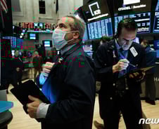 [뉴욕마감]다우 0.5% 하락…FOMC 긴축 + 비트코인 폭락