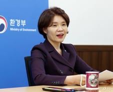 환경부 장관 진짜 발로 뛰었네…한 달에 24번 현장 찾았다