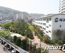 [단독]부산 서구청장, 협박 혐의 고소당해…경찰, 소환조사