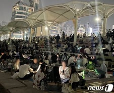 [르포]'방역은 나몰라라' 부산 수변공원 수천명 헌팅족에 무방비