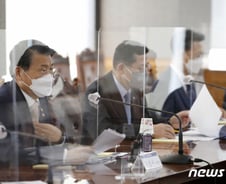 [단독]증권사 신규계좌 만들려면 서류 40장 사인해야…이달부터