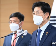 [단독]변창흠, 성과급 1억 토해낸다..LH 전직원 1000만원 환수될듯