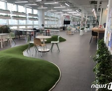 [르포]자갈치시장 한복판 웬 청년센터?…"비린내에 파리만 꼬여"