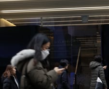 [단독]업비트엔 다 똑같은 '상폐경고 사유'…실제 잣대는 달랐다