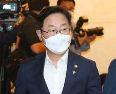 [단독]변협 '로톡금지 결의' 법무부 보고…변호사법 위반여부 쟁점