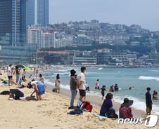 [르포]"바다 즐기러 왔어요"…쨍쨍한 햇살 아래 해운대 인파 북적