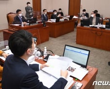 '정치의 공습'...국책사업 방향까지 바꾼다