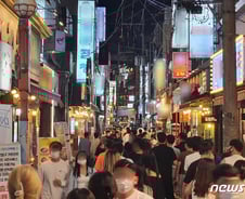 [르포] 인원제한 풀리자 부산 번화가 '우르르'…한껏 달아오른 상권