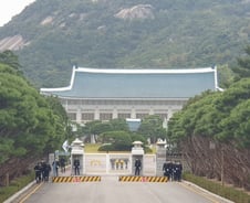 '감시 사각지대' 靑 "우리가 하는일 아무도 모른다"