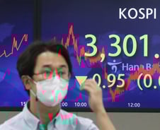 '신고가 랠리' 멈추고 숨고르기…코스피 3300선은 지켰다