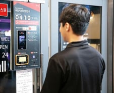 AI가 손님받고 로봇이 서빙...무인매장 실현하는 기술들