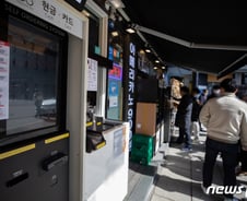 음료는? 소스는?…키오스크 앞 노인들, 햄버거 하나 먹기 힘들다