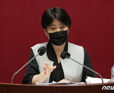 [단독]'대선출마' 윤희숙 "다들 엉뚱한 소리만…미래로 가자"