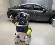 현대차 매장에서 직원 눈치 없이 GV80에 누워봤다[르포]