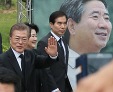 패소해도 "정보 못 준다"는 靑 비밀주의