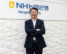 "내 방에 종이 들고 오지마"…'디지털 전도사' 권준학 행장은