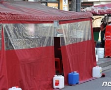 [단독] 노점상 주려고 200억 쌓아놨는데...신청은 고작 4억원