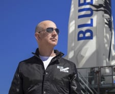 [성연광의 디지털프리즘] 베이조스의 우주여행, 트레커 꿈 이루나