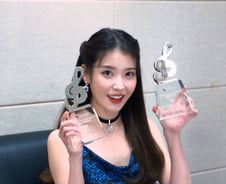 [단독] '애플뮤직'에서도 아이유 듣는다…"韓 진출 5년만"