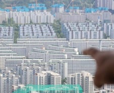 [단독]'재건축 실거주 번복'..쫓겨난 은마 세입자, 손해배상 못받는다