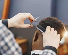 [인싸IT]헤어숍에서 "카카오 대신 네이버 예약" 부탁하는 이유