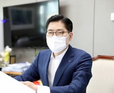 어두운 구도심을 '걷고 싶은 거리'로...강동형 도시재생 신화 쓴다