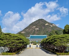 "청와대에 집중된 권력 나눠야 진정한 '협의 민주주의' 가능"