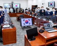 [단독]與, '법사위 양보' 반발에 결국 의총 소집…합의 뒤집힐까