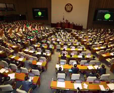 [우보세] 국회의원의 생각은 관료의 이념에 무조건 우선하는가