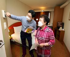 호텔 쉼터·산책로 냉장고·버스정류장 쿨링의자…"여름을 부탁해"