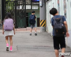 4단계 등교, 기대반 우려반... "감염병 무서워도 학습공백 막아야"