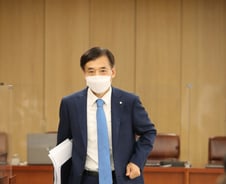 [단독] 3년치 연봉을 빚으로 끌어쓴 30대, 금리인상 땐 최대 충격