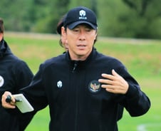 [단독] 신태용호에 무슨 일이? 한국인 코치 '3명' 전격 일괄사퇴, 왜?