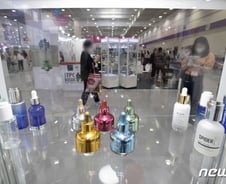 물 뿌려도 안떨어지는 '절취선 라벨'…"어설픈 변화는 오히려 독"