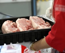 [단독]'한근에 2만원' 미친 삼겹살 값, 도축 30% 늘려서 잡는다